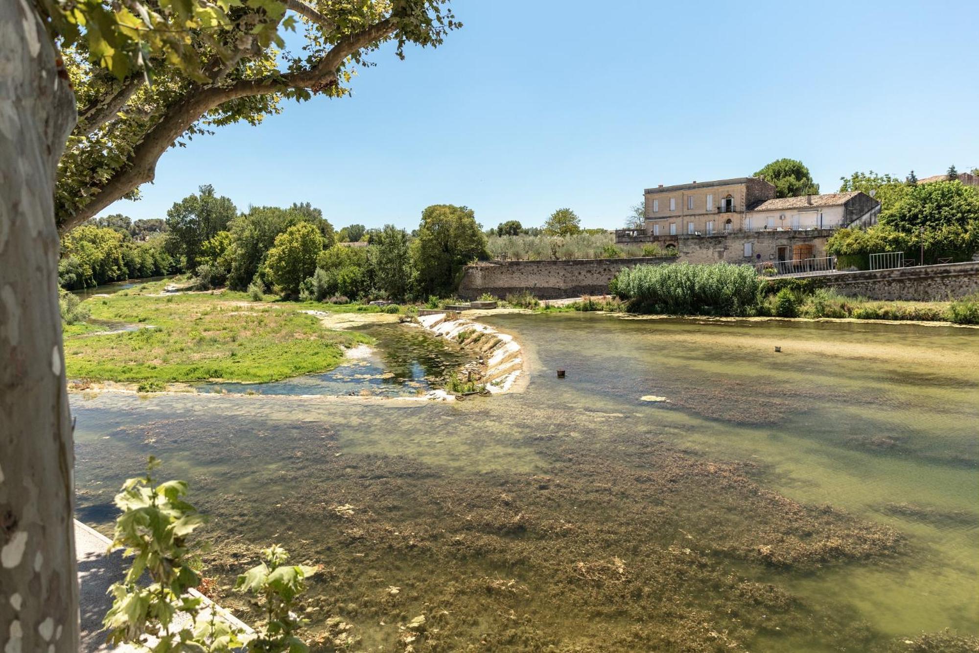 Hotel Les Prés du Roi Sommières Esterno foto