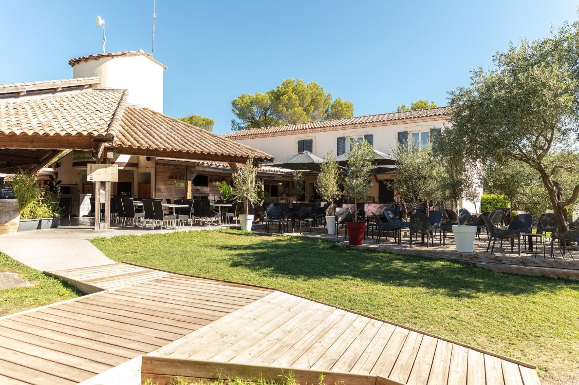 Hotel Les Prés du Roi Sommières Esterno foto