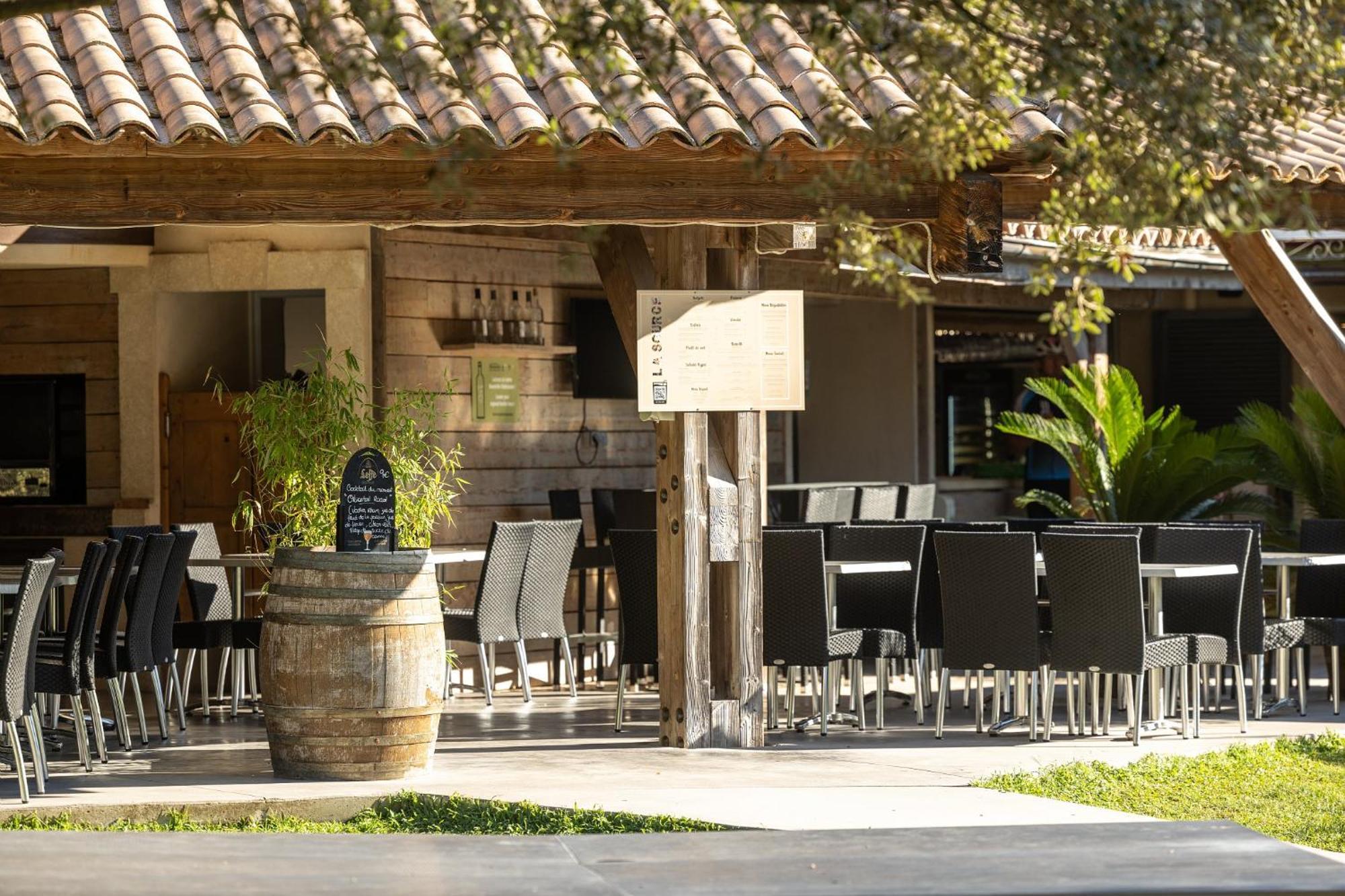 Hotel Les Prés du Roi Sommières Esterno foto