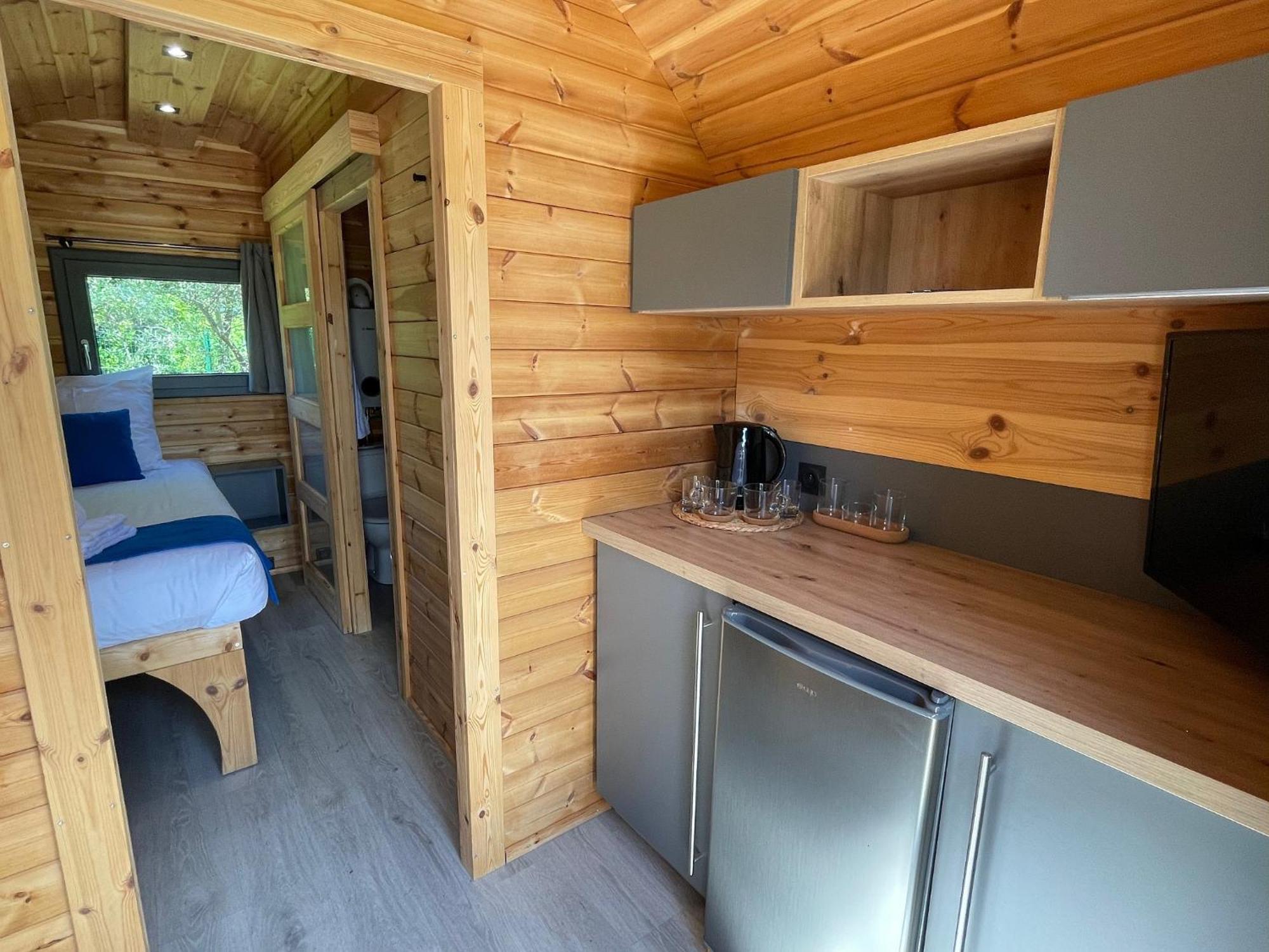 Hotel Les Prés du Roi Sommières Esterno foto